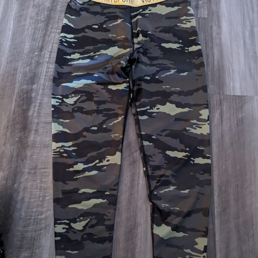 VS PINK camo leggings